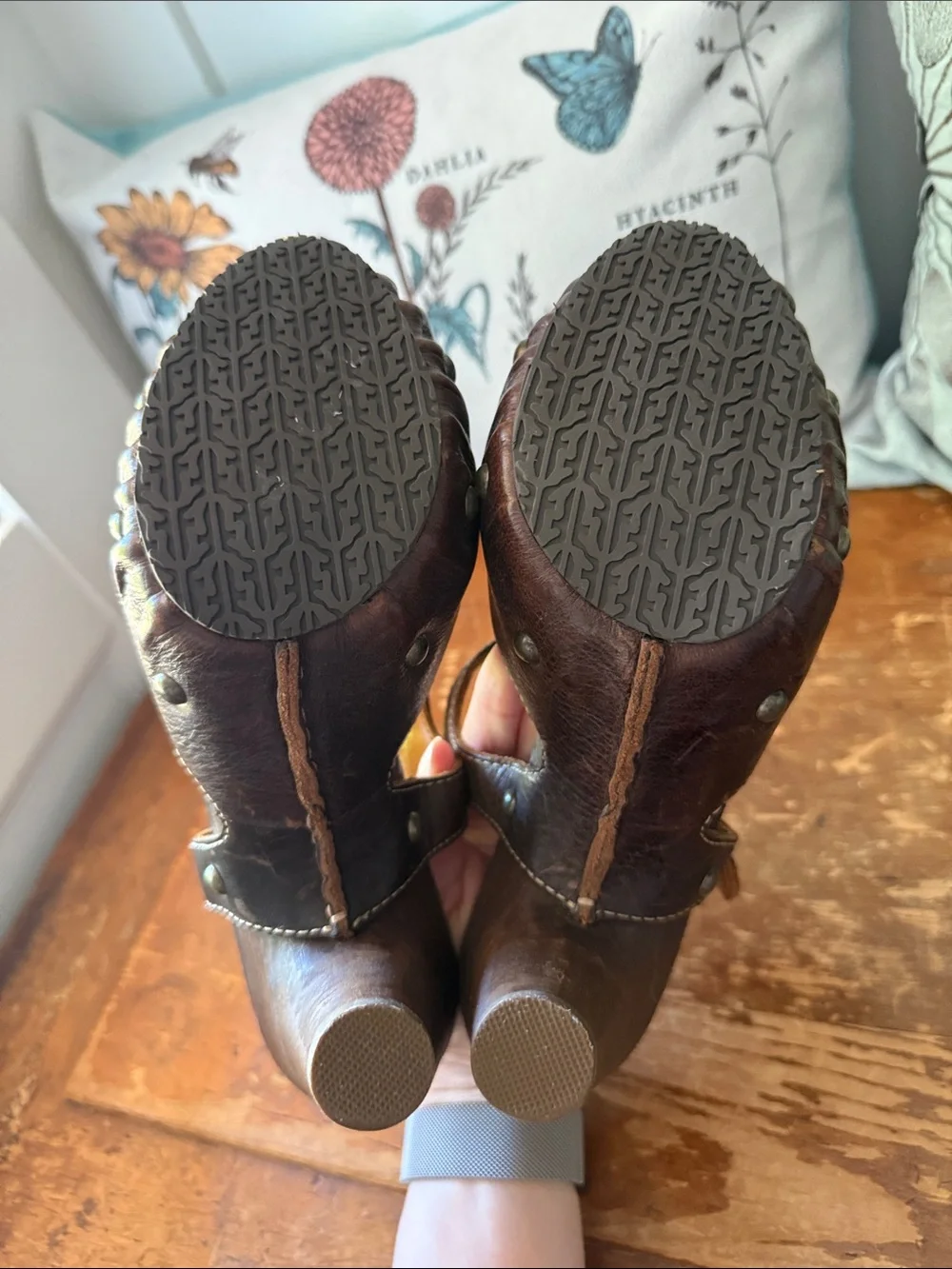 FRYE REESE T-STRAP LEATHER STUDDED WOODEN PLATFORM